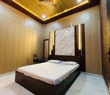 Chandauli House | Sky Rooms & Cafe