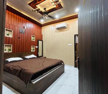 Chandauli House | Sky Rooms & Cafe