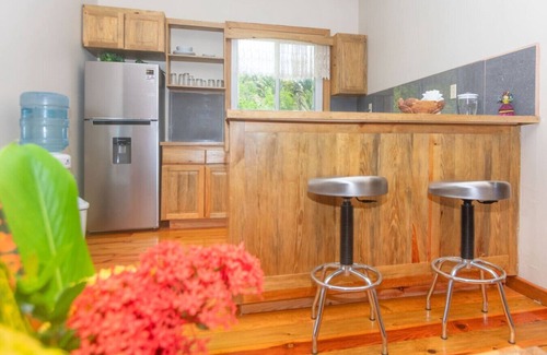 Gibson Bight Condo | Sky View – Modern Spacious Condo in West End area