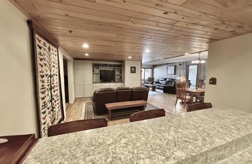 Big Sky House | Skycrest Luxury Condo, Sleeps 7