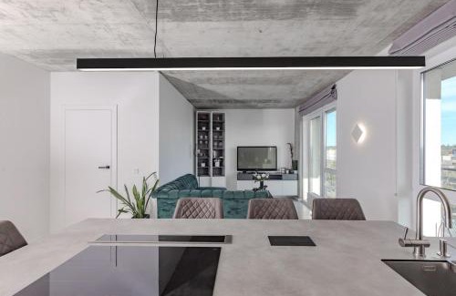 Snipiskes Apartment | Skyline 1 BD Apartment by Domvia