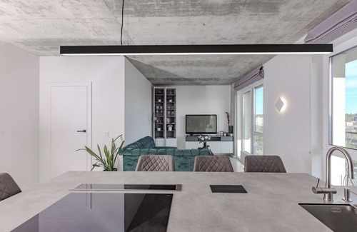 Snipiskes Apartment | Skyline 1 BD Apartment by Hostlovers