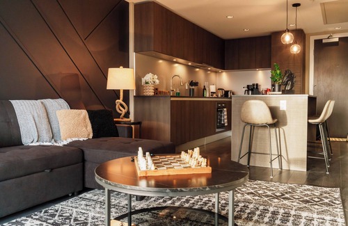 Victoria Park Condo | Skyline Condo | Mountain Views | Walk to Stampede