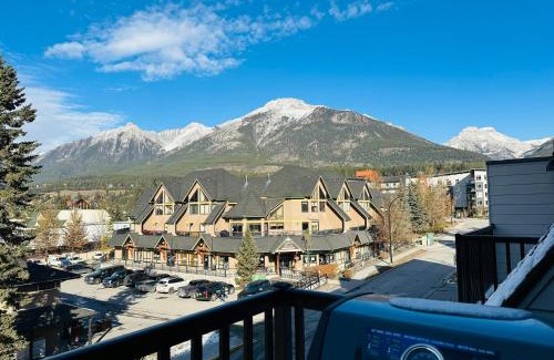 Canmore Apartment | Skyline Peaks- 2 Townhouse Combo - Mountain View AC-Pool-Hot Tub