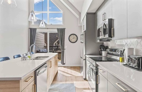Cougar Creek Apartment | Skyline Peaks Mountain Retreat