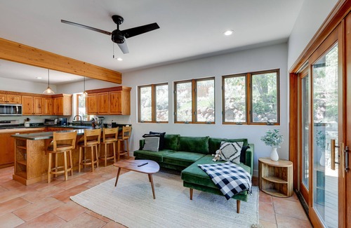 Swiss Manor House | Skyline Pines & Mountain Retreat! Hot Tub/AC/Views!