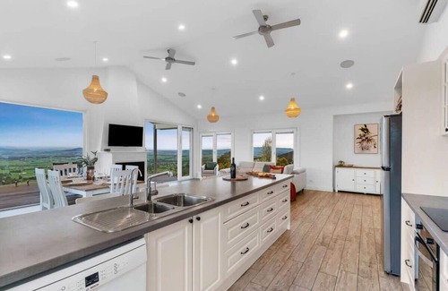 Yarra Valley House | Skyline Views Yarra Valley's Elevated Escape