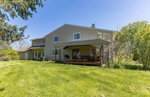 Poughkeepsie House | Skyview EV Hideaway with unforgettable sunrise and sunset!