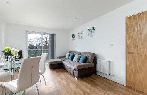 Grange Apartment | Skyvillion - COZY APARTMENTS in Enfield Town With Free Parking & Wifi