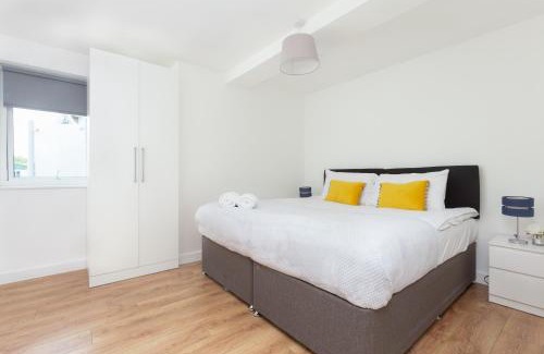 Grange Apartment | Skyvillion - COZY APARTMENTS in Enfield Town With Free Parking & Wifi