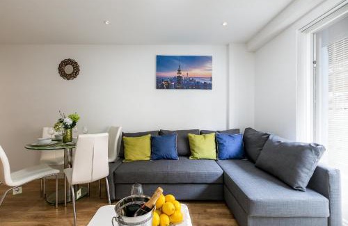 Grange Apartment | Skyvillion - COZY APARTMENTS in Enfield Town With Free Parking & Wifi