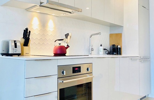 Quartier des Spectacles Apartment | Sleek 1BR @Festivals Plaza with Downtown City view