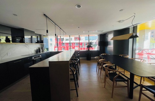 Quartier des Spectacles Apartment | Sleek 1BR @Festivals Plaza with Downtown City view