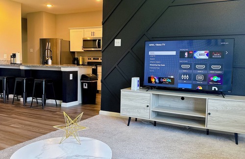Crowley House | Sleek and Modern home. Perfect for extended stay. Pets friendly