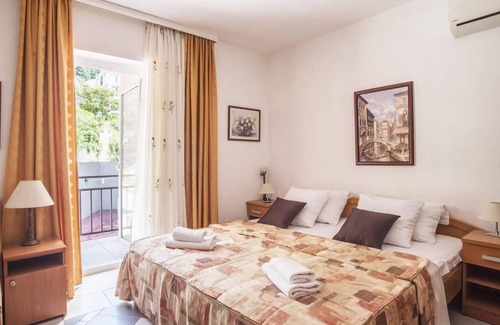 Lepetane Apartment | Sleek Studio Flat with Balcony near Beach in Tivat