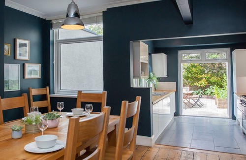 Southville House | Sleek & Stylish Bristol Getaway with Garden