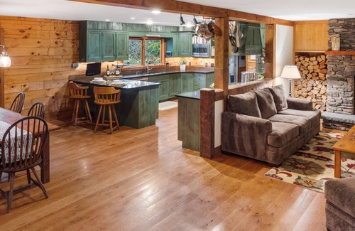 Dover Plains Cabin | SLEEPS 10, BEAUTIFUL AND QUIET CABIN, ONLY 15 MINUTES FROM MANY WEDDING VENUES.