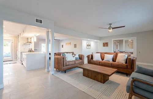 Parkcrest House | Sleeps 10 with pool All new everything