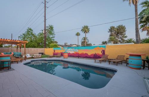 Parkcrest House | Sleeps 10 with pool All new everything