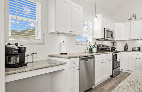 Crystal Beach House | Sleeps 16, 3 King Suites, Game Room, Fire Pit, Dog & Kid Friendly, Walk 2 Beach