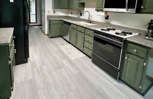 Townsend House | Sleeps 16! Large Home with Hot Tub, Pool Table, and Foosball Minutes from Park