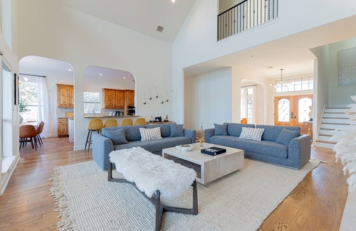 Dripping Springs House | Sleeps 20 - Pool, Fire Pit, Game Room, + Views!