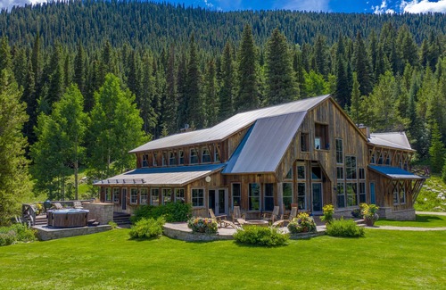 Crested Butte House | Sleeps 23, 8 BR w/full bath, majestic views on 35 acres, walk to town