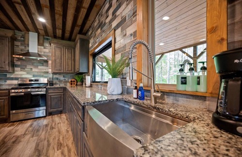 Broken Bow Cabin | Sleeps 28! Loaded w/Amenities Mins from Lake!