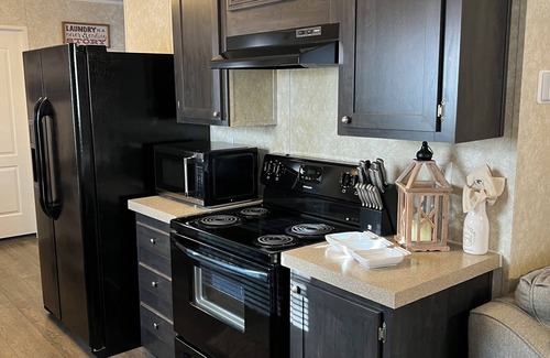 Eden Cottage | Sleeps 4 - 3Acre Retreat-Near Airport, Savannah & Beaches - Close to i-95 & i-16