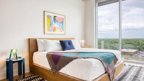 Rainey Street Historic District House | Sleeps 40 12 Condos in New Austin High Rise w Rooftop Pool Gym Yoga Studio