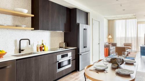 Rainey Street Historic District House | Sleeps 40 12 Condos in New Austin High Rise w Rooftop Pool Gym Yoga Studio