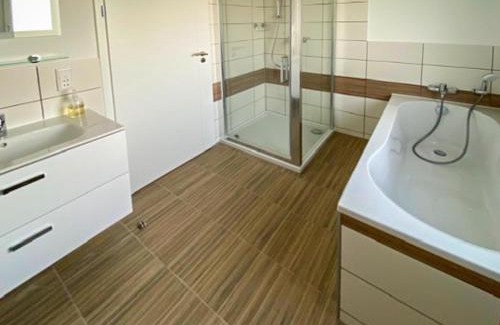 Wadebridge House | Sleeps8- EcoFriendly- KingBeds- FamilyFriendly