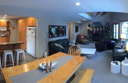 Sunburst Estates Ski Chalet | Sleepy Hollows Chalet (Huge multi-family Chalet at Sun Peaks Resort)