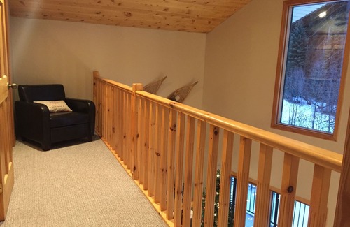 Sunburst Estates Ski Chalet | Sleepy Hollows Chalet (Huge multi-family Chalet at Sun Peaks Resort)
