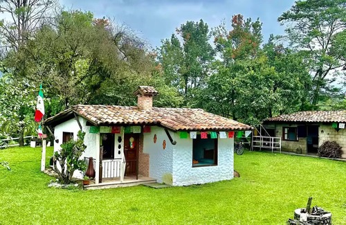 Ixhuatlancillo Cabin | Slim's cabin with stream on the banks of Orizaba