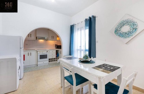 Il-Balluta Apartment | SLM053 - MB · A comfy Seafront 1BR APT, in Tower Road in Sliema