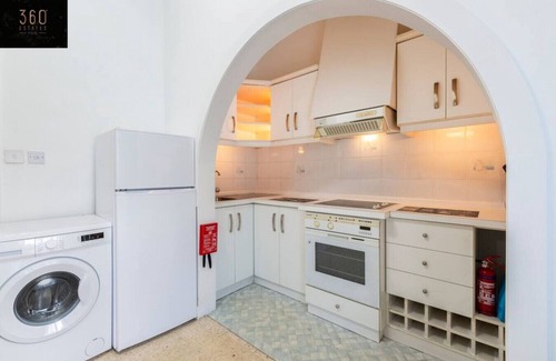 Il-Balluta Apartment | SLM053 - MB · A comfy Seafront 1BR APT, in Tower Road in Sliema