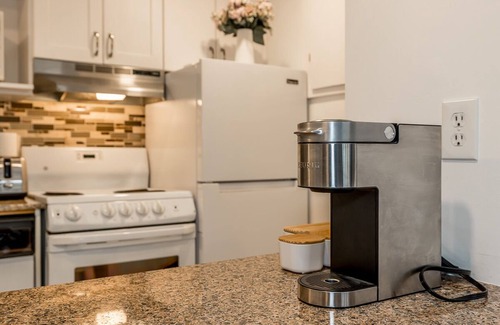The Blue Mountains Apartment | Slope-side Studio Bliss Ski-in Ski-out, Renovated At Blue, Hot Tub, Fast Wi-fi