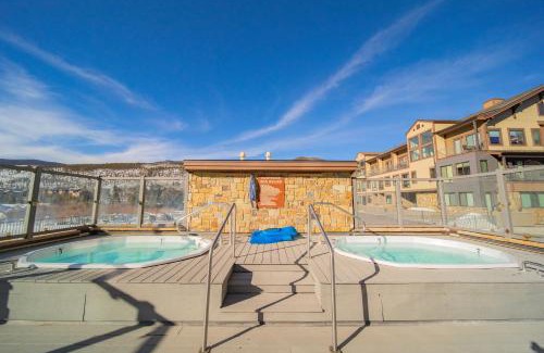 Mountain House House | Slopeside 2736A by SummitCove Lodging