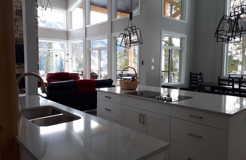 Sundance Estates House | Slopeside House With The Best Ski In And Out At Sun Peaks