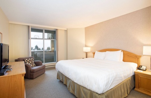 Upper Village Cabin | Slopeside Ski In/Out, corner unit, forest view | Pool & Hot Tub, great for families | Calling in NA
