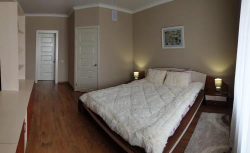 Chisinau Villa | Slovac House with a garden and fireplace