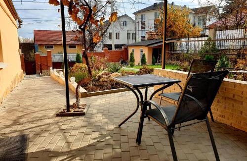 Chisinau Villa | Slovac House with a garden and fireplace