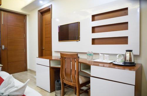 Jasola Hotel | SM Palace (Near Apollo Hospital)