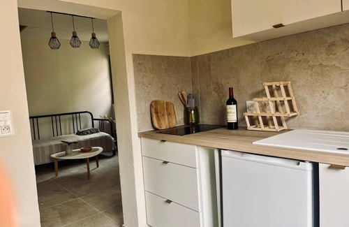 Saint-Christophe-des-Bardes House | Small winery in the heart of the village -