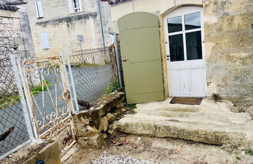 Saint-Christophe-des-Bardes House | Small winery in the heart of the village -