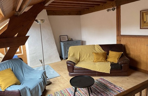 Cortevaix House | Small Burgundy stone house, private courtyard, close fromCluny, Taizé, Cormatin.