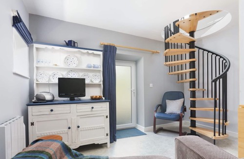 Ballasalla Cottage | Small, but perfectly formed encapsulates this one up, one down maisonette in the small village of Ba