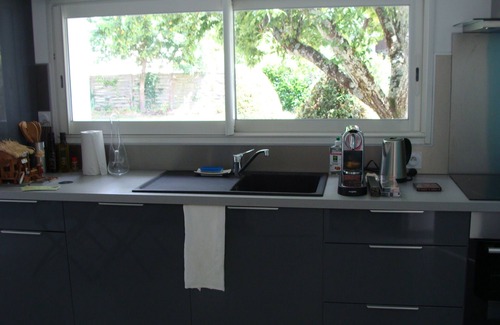 Pessac House | SMALL EXOTIC CORNER FACING POOL, SECURE PARKING