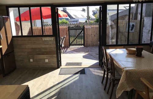 La Turballe House | Small fisherman's house in the town center, 2 minutes' walk from the port and the beach.